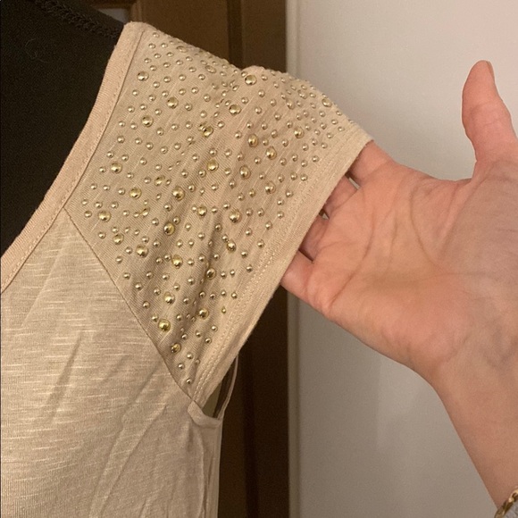 NWT Studded Shoulder Cream Cap Sleeve Tee. - Picture 2 of 9